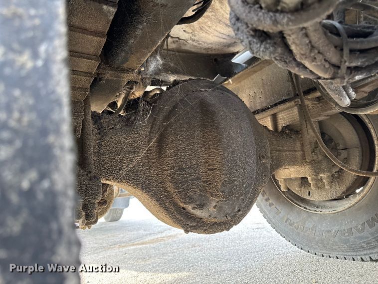 image for item EA1907 2002 International 4700 oil distributor truck