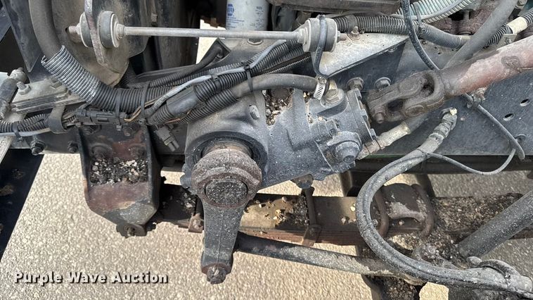 image for item EA1907 2002 International 4700 oil distributor truck