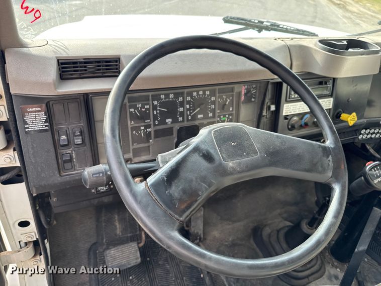 image for item EA1907 2002 International 4700 oil distributor truck