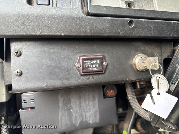 image for item EA1907 2002 International 4700 oil distributor truck