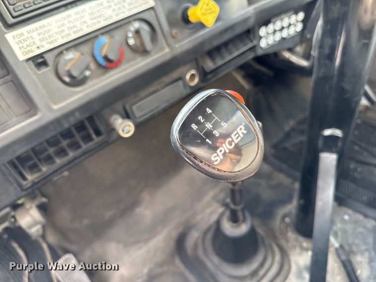 image for item EA1907 2002 International 4700 oil distributor truck