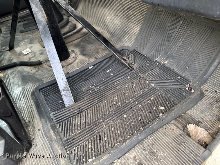 image for item EA1907 2002 International 4700 oil distributor truck