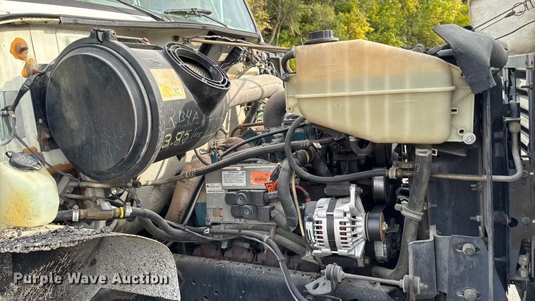 image for item EA1907 2002 International 4700 oil distributor truck