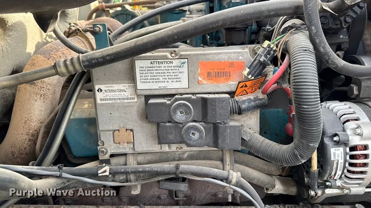 image for item EA1907 2002 International 4700 oil distributor truck