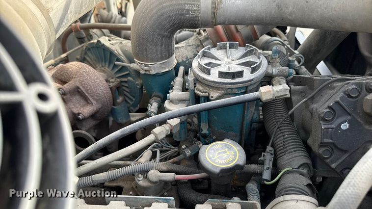 image for item EA1907 2002 International 4700 oil distributor truck