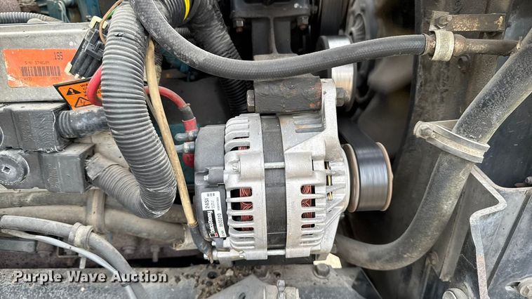 image for item EA1907 2002 International 4700 oil distributor truck