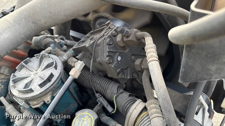 image for item EA1907 2002 International 4700 oil distributor truck