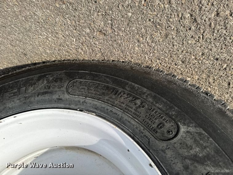 image for item EA1907 2002 International 4700 oil distributor truck