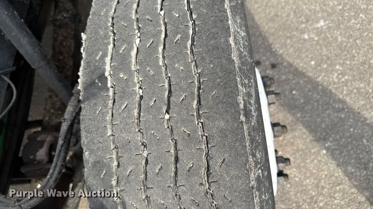 image for item EA1907 2002 International 4700 oil distributor truck