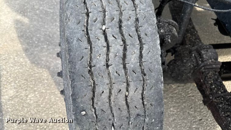 image for item EA1907 2002 International 4700 oil distributor truck