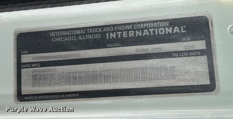image for item EA1907 2002 International 4700 oil distributor truck
