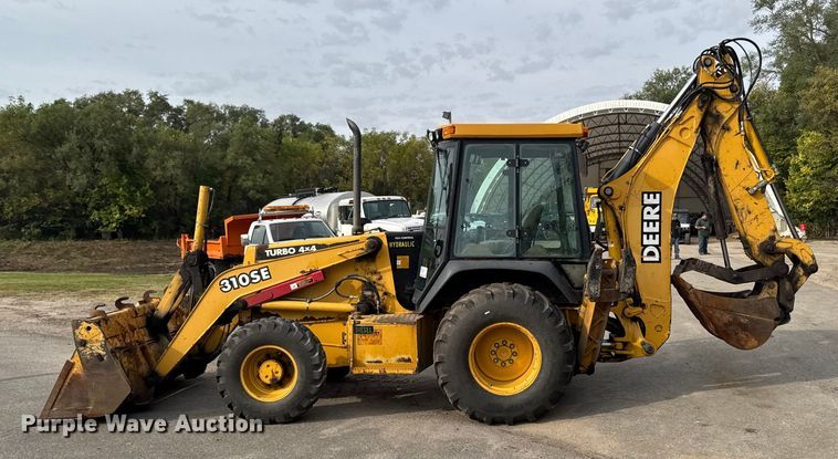 image for item EA1908 1999 John Deere 310SE backhoe