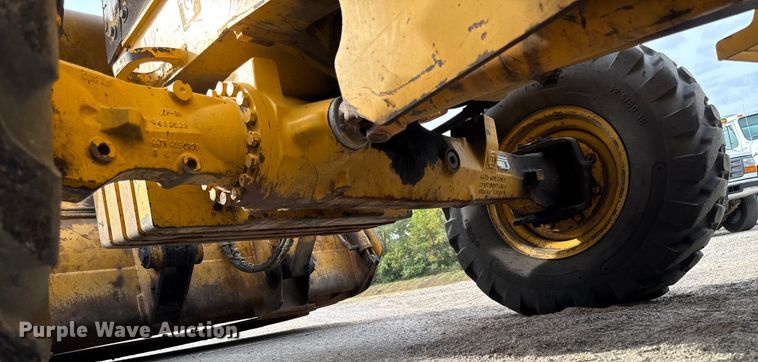 image for item EA1908 1999 John Deere 310SE backhoe