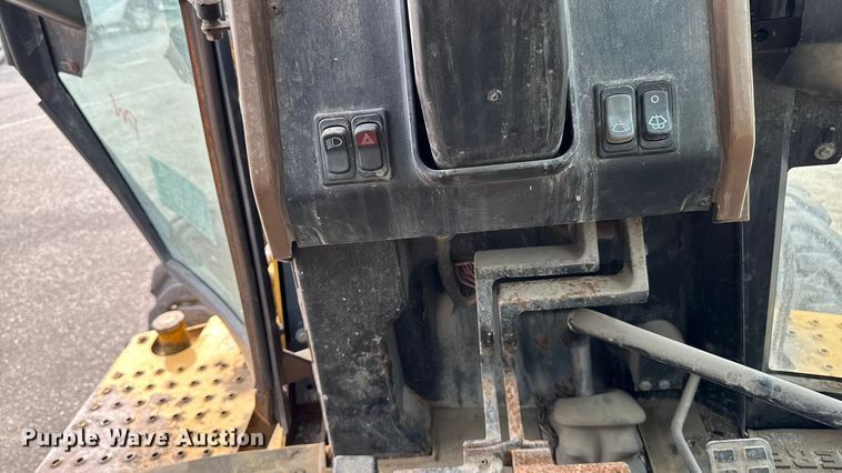 image for item EA1908 1999 John Deere 310SE backhoe