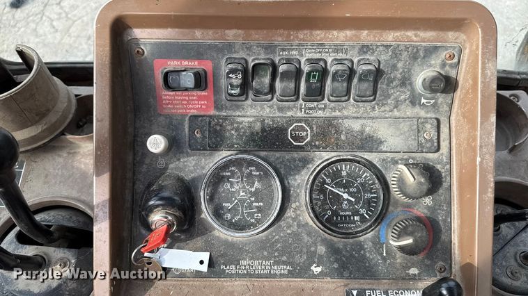 image for item EA1908 1999 John Deere 310SE backhoe