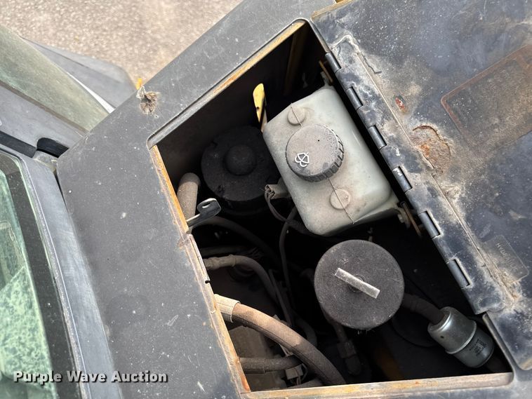 image for item EA1908 1999 John Deere 310SE backhoe