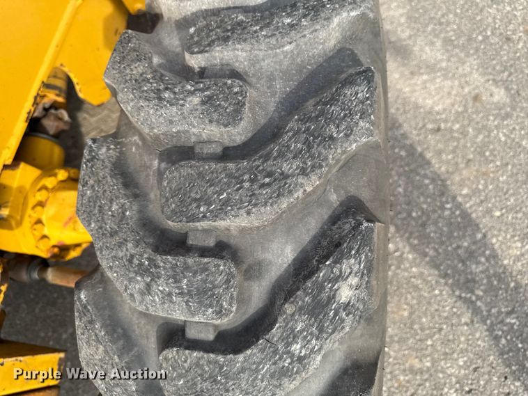 image for item EA1908 1999 John Deere 310SE backhoe