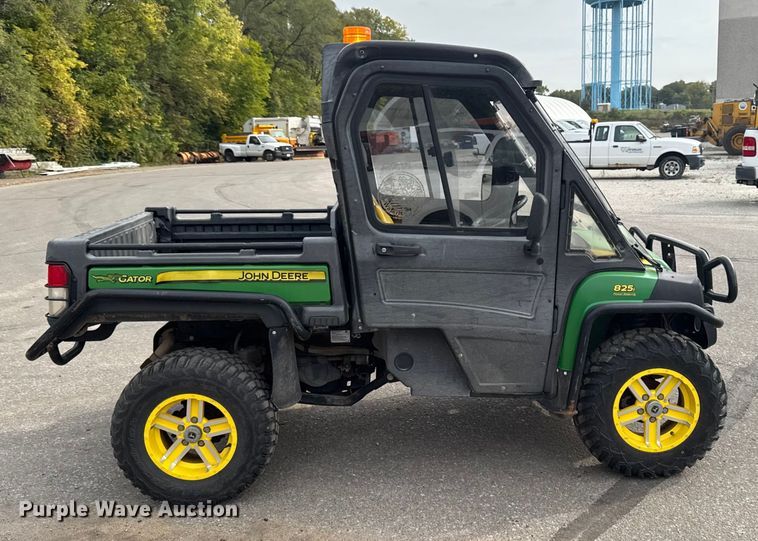 image for item EA1913 2015 John Deere 825I utility vehicle