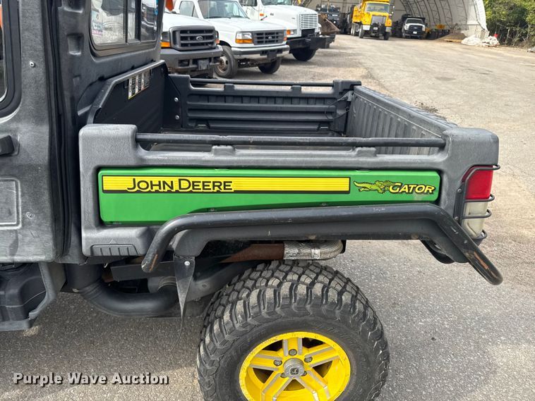 image for item EA1913 2015 John Deere 825I utility vehicle