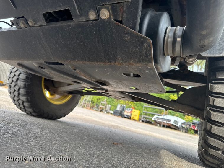 image for item EA1913 2015 John Deere 825I utility vehicle