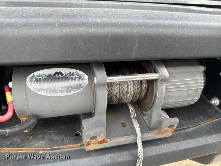 image for item EA1913 2015 John Deere 825I utility vehicle