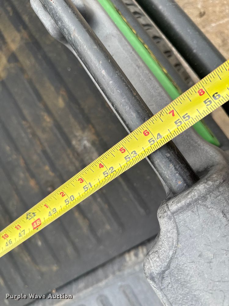 image for item EA1913 2015 John Deere 825I utility vehicle