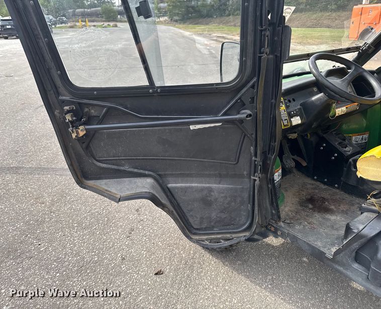 image for item EA1913 2015 John Deere 825I utility vehicle