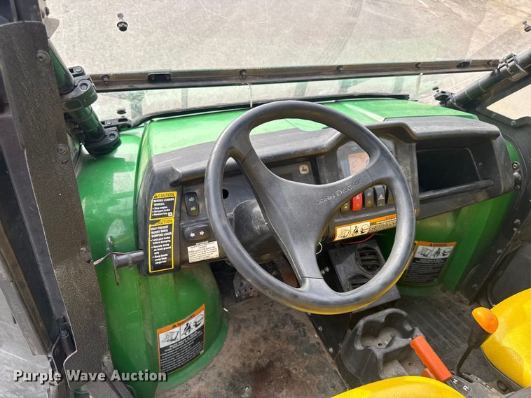 image for item EA1913 2015 John Deere 825I utility vehicle