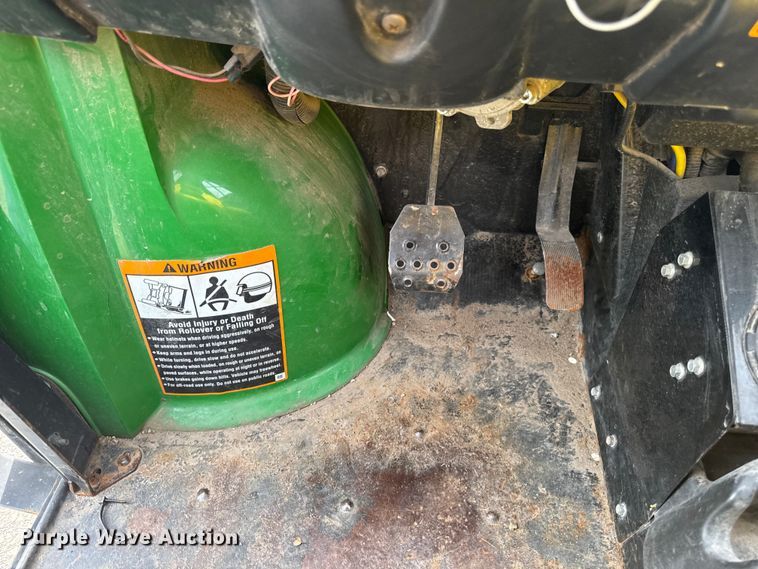 image for item EA1913 2015 John Deere 825I utility vehicle