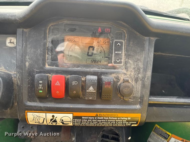 image for item EA1913 2015 John Deere 825I utility vehicle