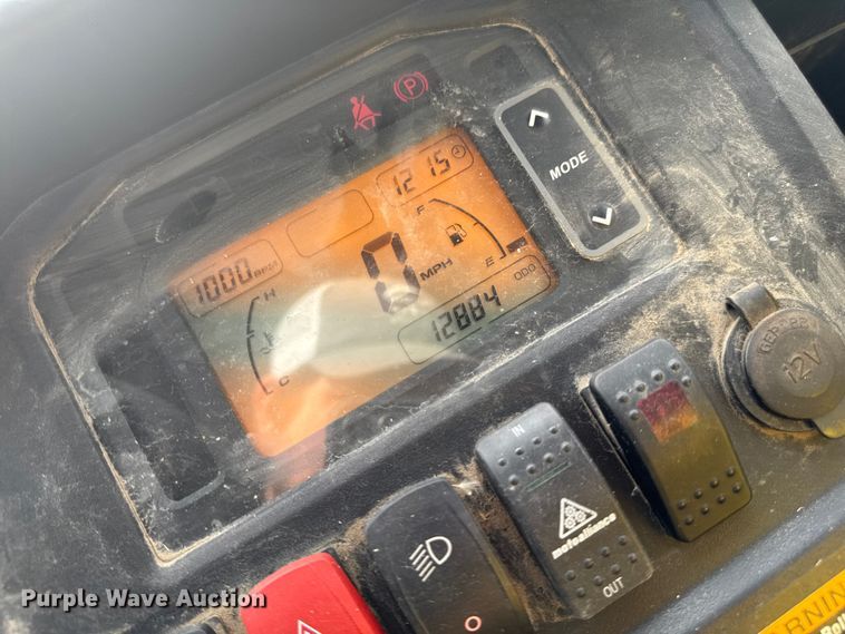 image for item EA1913 2015 John Deere 825I utility vehicle