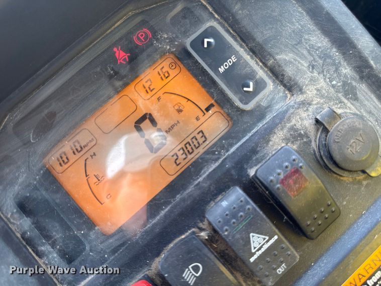 image for item EA1913 2015 John Deere 825I utility vehicle