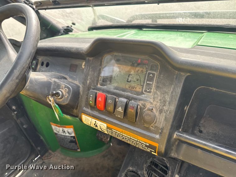 image for item EA1913 2015 John Deere 825I utility vehicle