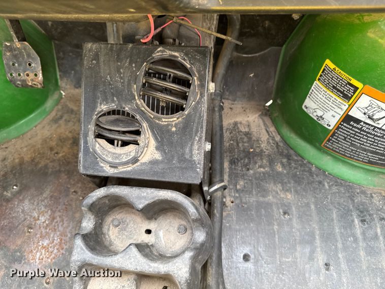 image for item EA1913 2015 John Deere 825I utility vehicle