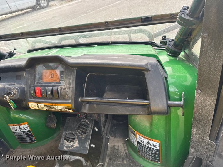 image for item EA1913 2015 John Deere 825I utility vehicle