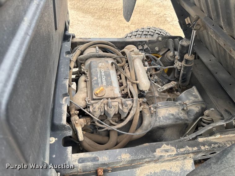 image for item EA1913 2015 John Deere 825I utility vehicle