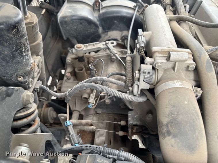 image for item EA1913 2015 John Deere 825I utility vehicle