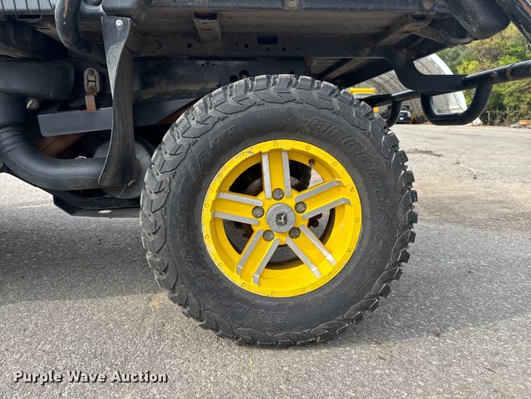 image for item EA1913 2015 John Deere 825I utility vehicle