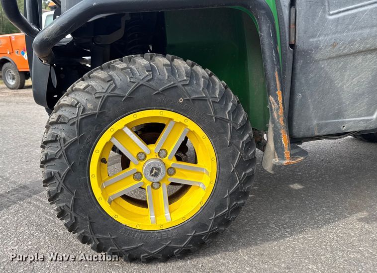 image for item EA1913 2015 John Deere 825I utility vehicle