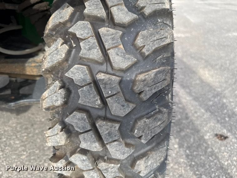 image for item EA1913 2015 John Deere 825I utility vehicle