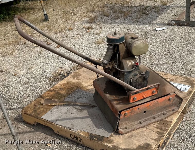 image for item EA1918 Plate compactor