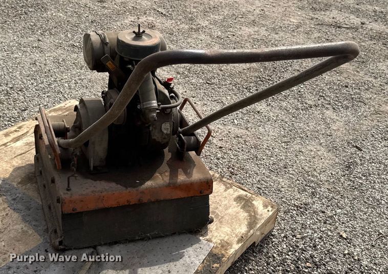 image for item EA1918 Plate compactor