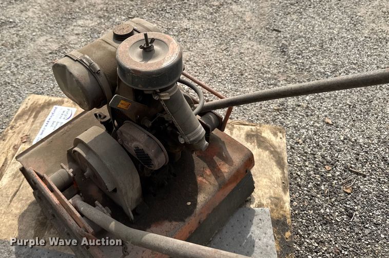 image for item EA1918 Plate compactor