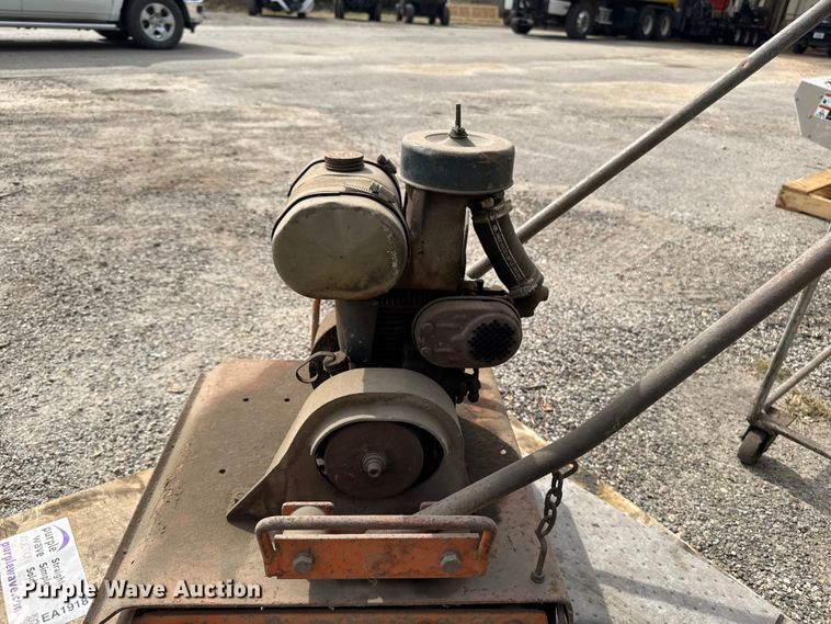 image for item EA1918 Plate compactor