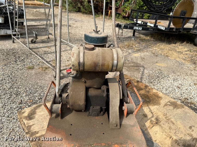 image for item EA1918 Plate compactor