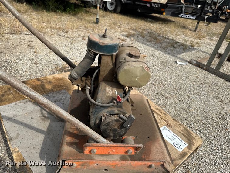 image for item EA1918 Plate compactor