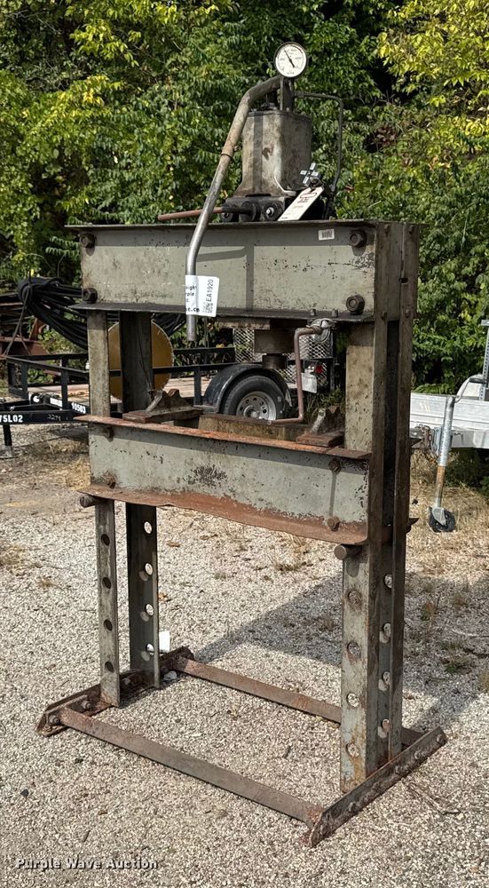 image for item EA1920 Hydraulic press