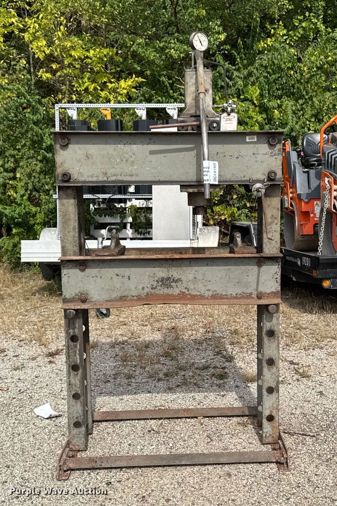 image for item EA1920 Hydraulic press