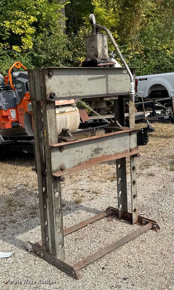 image for item EA1920 Hydraulic press