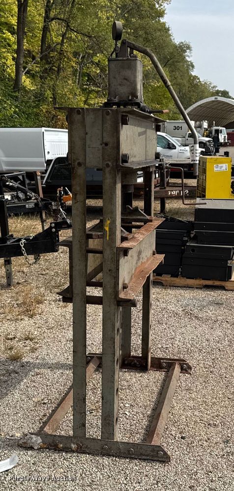 image for item EA1920 Hydraulic press